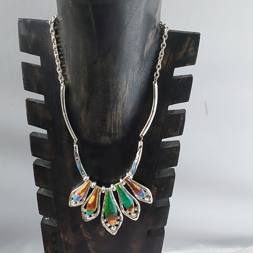 Elegant Multicolor Necklace - Picture 2 of 3